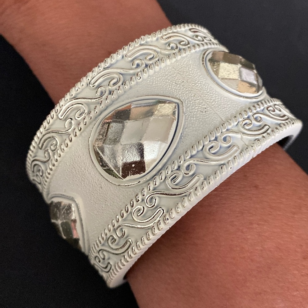 Acrylic hinged Resin Bangle Bracelets- White